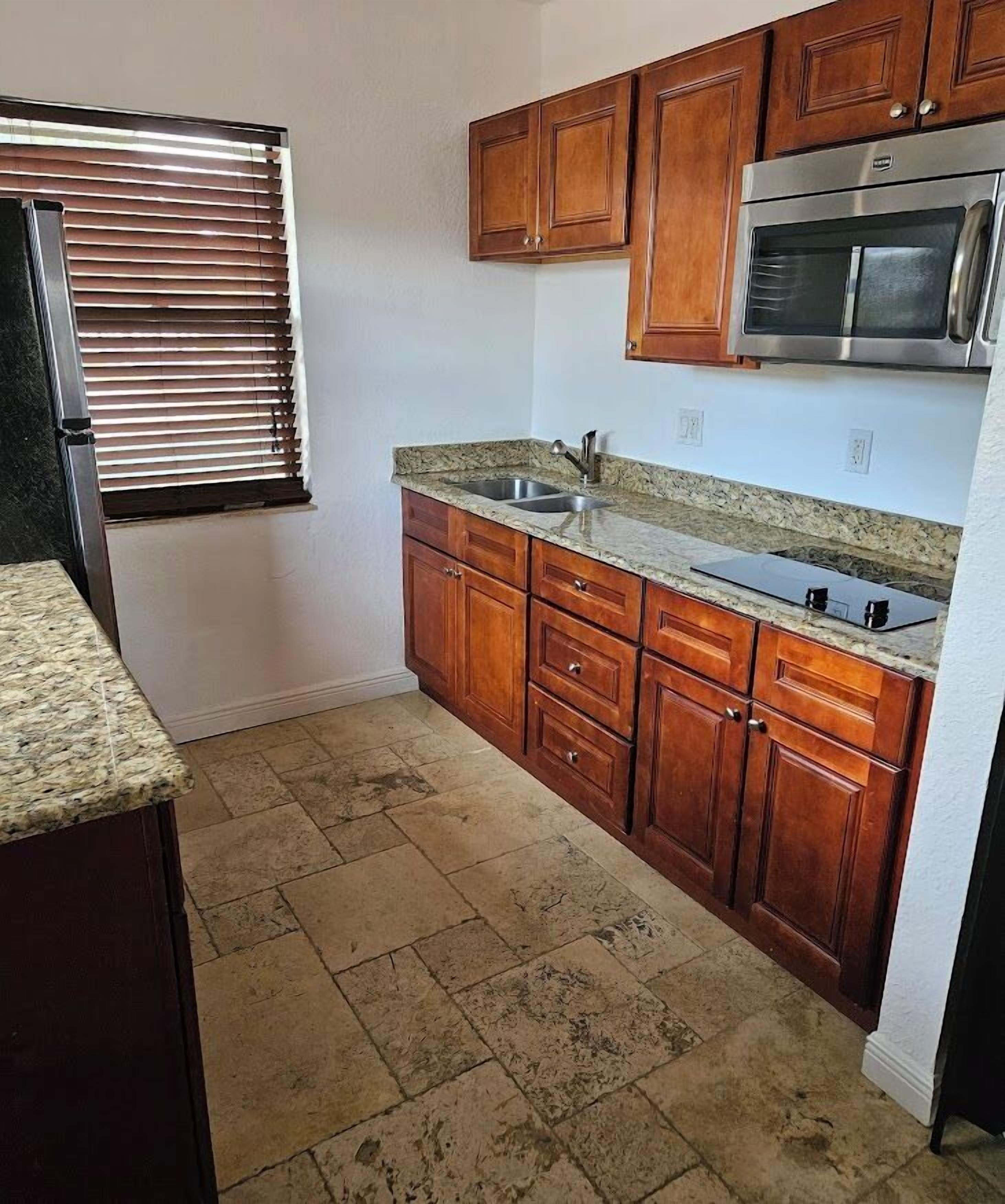 Full-size fridge, microwave, stovetop