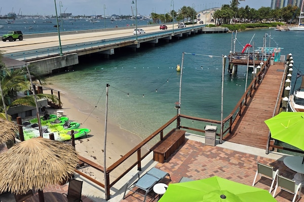 Private beach, sun-loungers, beach umbrellas, scuba diving