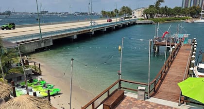 Blue Heron Bridge Hotel & Dive Club
