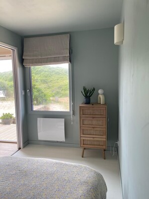 3 عدّة غرف نوم ومكواة/لوح كي وواي فاي وملاءات أسرّة