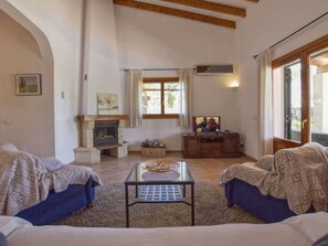 TV, DVD player - Moderne Villa mit privatem Pool in Crestatx by Interhome (Sa Pobla)