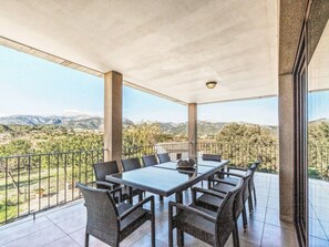 Outdoor dining - Ferienvilla mit Garten, Grill und Terrasse by Interhome (Campanet)