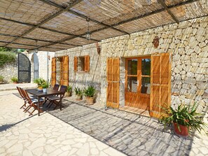 Outdoor dining - in Selva mit Gepflegtem Garten by Interhome (Selva)