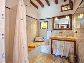 Towels - Charmantes Landhaus für 6 Personen in Buger by Interhome (Búger)