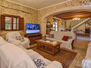 Fireplace, DVD player - Charmantes Ferienhaus in Búger mit Privatem Pool by Interhome (Búger)