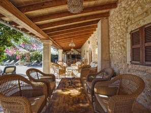 Outdoor dining - Charmantes Ferienhaus in Búger mit Privatem Pool by Interhome (Búger)