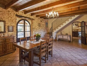 Dining - Charmantes Ferienhaus in Búger mit Privatem Pool by Interhome (Búger)