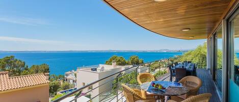 屋外ダイニングエリア