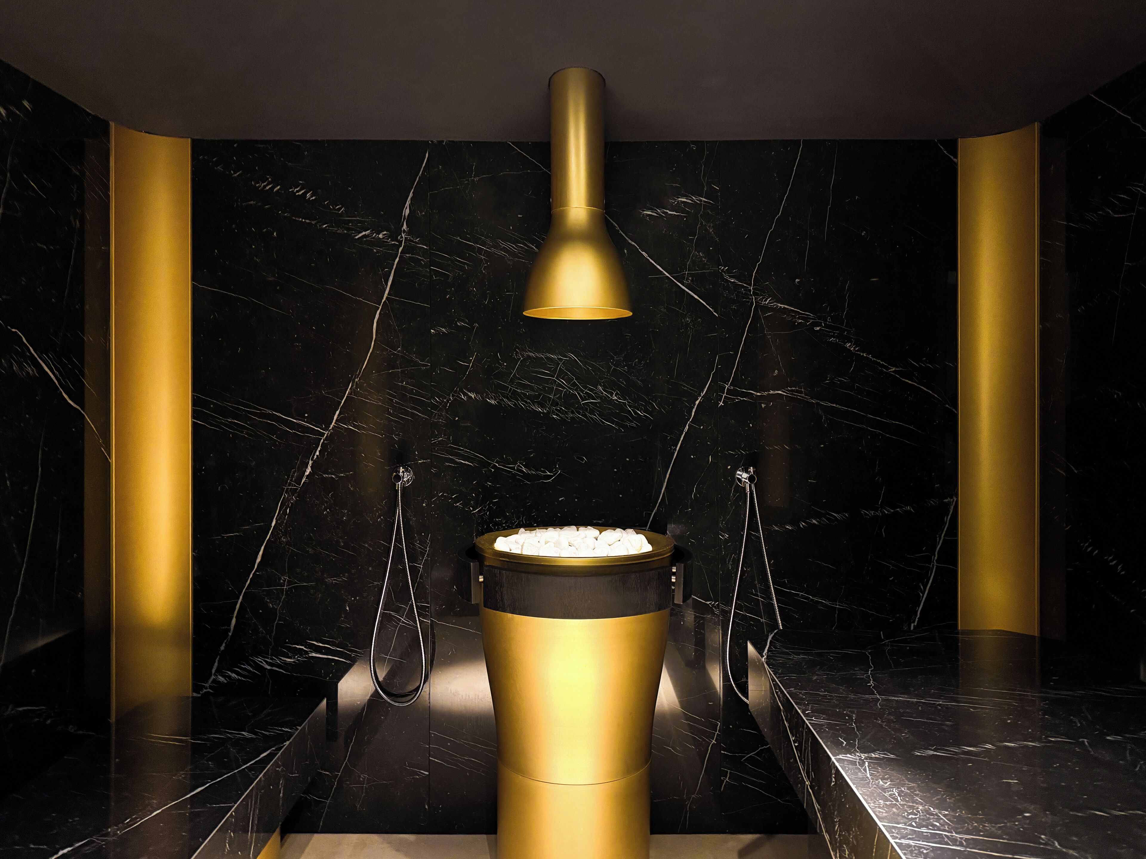 桑拿、蒸氣室、按摩服務