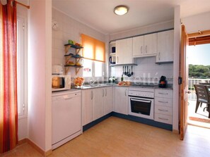 Fridge, microwave, oven, dishwasher - CAC-Atemberaubender Blick auf das Meer und den Strand by Interhome (Son Serra de Marina)