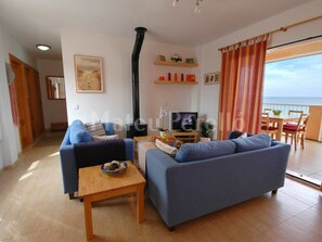 TV, fireplace, DVD player - CAC-Atemberaubender Blick auf das Meer und den Strand by Interhome (Son Serra de Marina)
