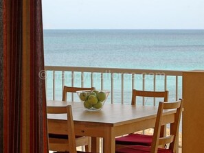 Outdoor dining - Komfortables Appartement in erster Meereslinie by Interhome (Son Serra de Marina)