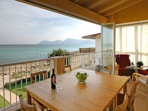 Outdoor dining - Komfortables Appartement in erster Meereslinie by Interhome (Son Serra de Marina)