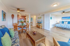 2 bedrooms, iron/ironing board, Internet, bed sheets - Makani A Kai A6 - On The Beach Steps To The Sand (Maalaea)