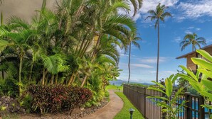 Unclassified image, 4 of 69, button - Makani A Kai A6 - On The Beach Steps To The Sand (Maalaea)