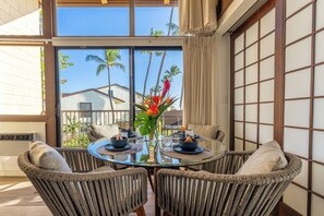 Dining - Hono Kai B4 Maui Ocean Views from all 3 walls! (Wailuku)