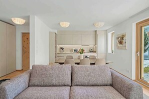 Interior - Comfort e spazio per famiglie, 3 camere e giardino (Pontresina)