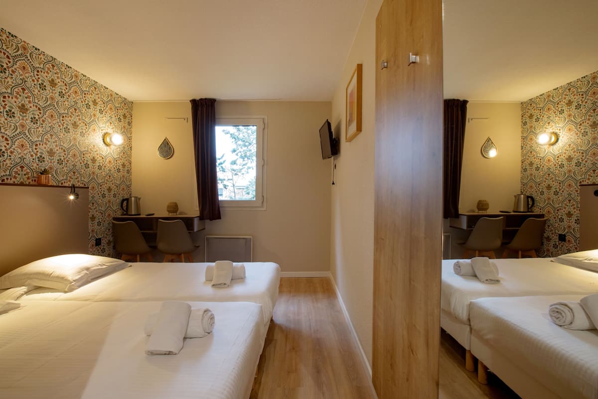 Desk, laptop workspace, free WiFi