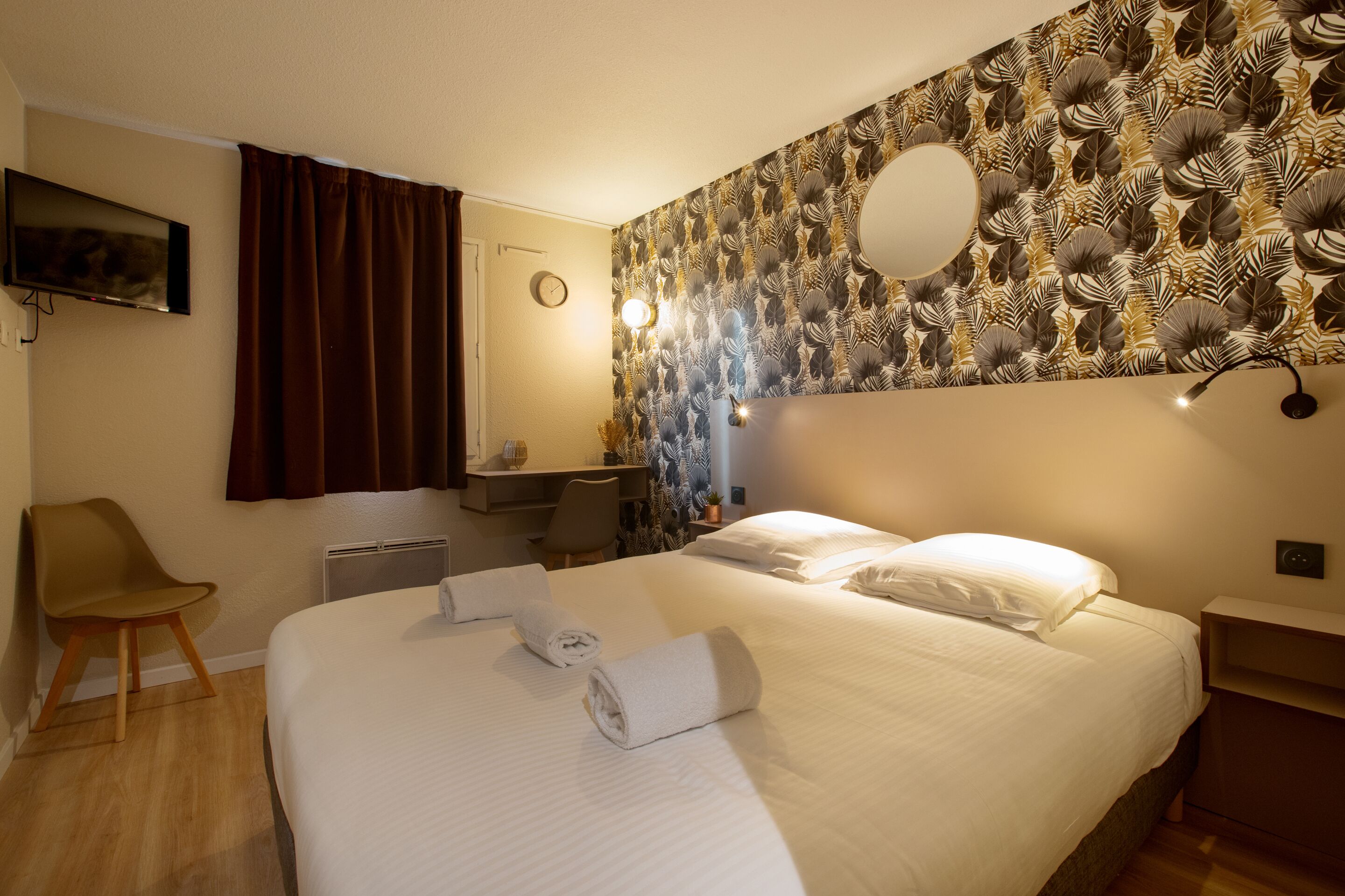 クラシック ダブルルーム エンスイート | デスク、ノートパソコン用作業スペース、WiFi (無料)