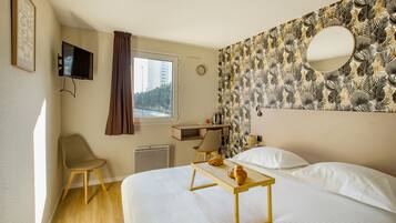 Chambre Double Classique, salle de bains attenante | Bureau, espace de travail pour ordinateur portable, Wi-Fi gratuit