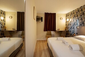 Quarto casal clássico, suíte | Escrivaninha, espaço de trabalho para notebook, Wi-Fi de cortesia