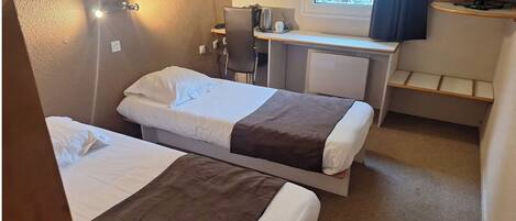 Een bureau, een laptopwerkplek, gratis wifi