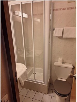 Hair dryer, towels, soap, shampoo - Gabhouse Lyon Gerland City Living Stay (Vénissieux)