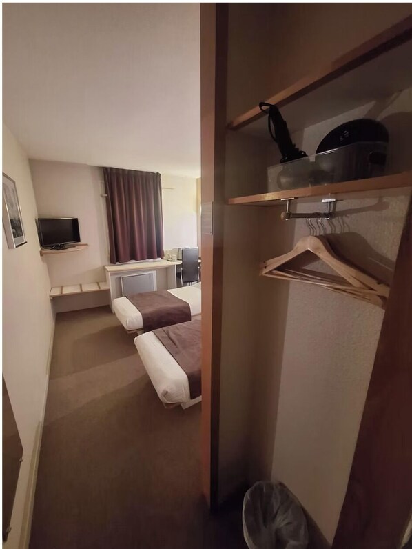 Desk, laptop workspace, free WiFi - Gabhouse Lyon Gerland City Living Stay (Vénissieux)