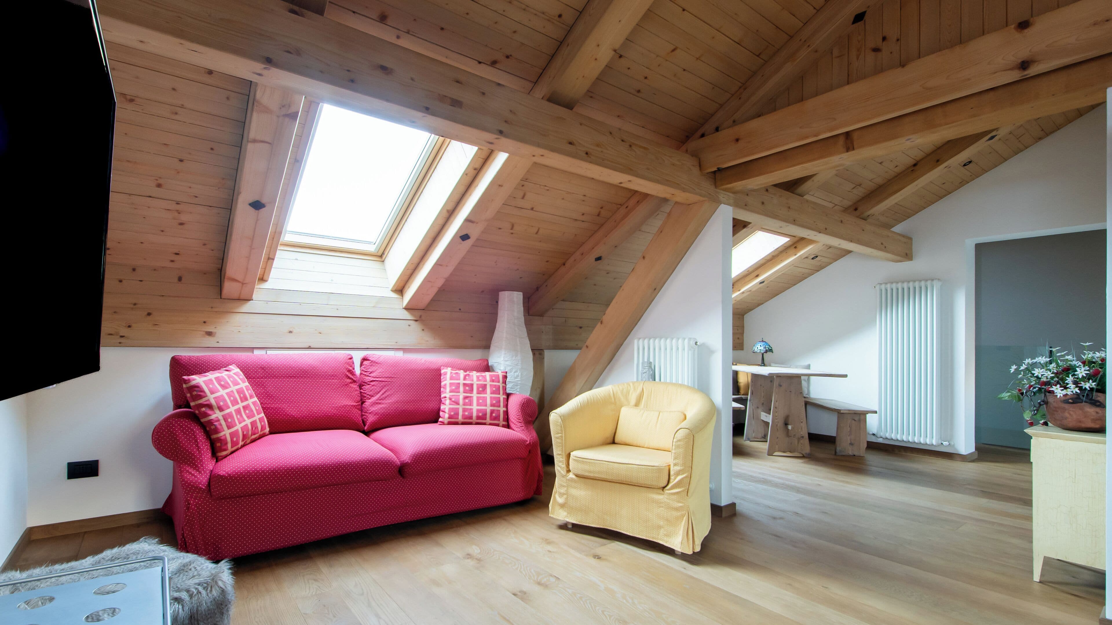 Appartamento (3 Bedrooms) | Area soggiorno | TV a schermo piatto 32 pollici con canali via cavo