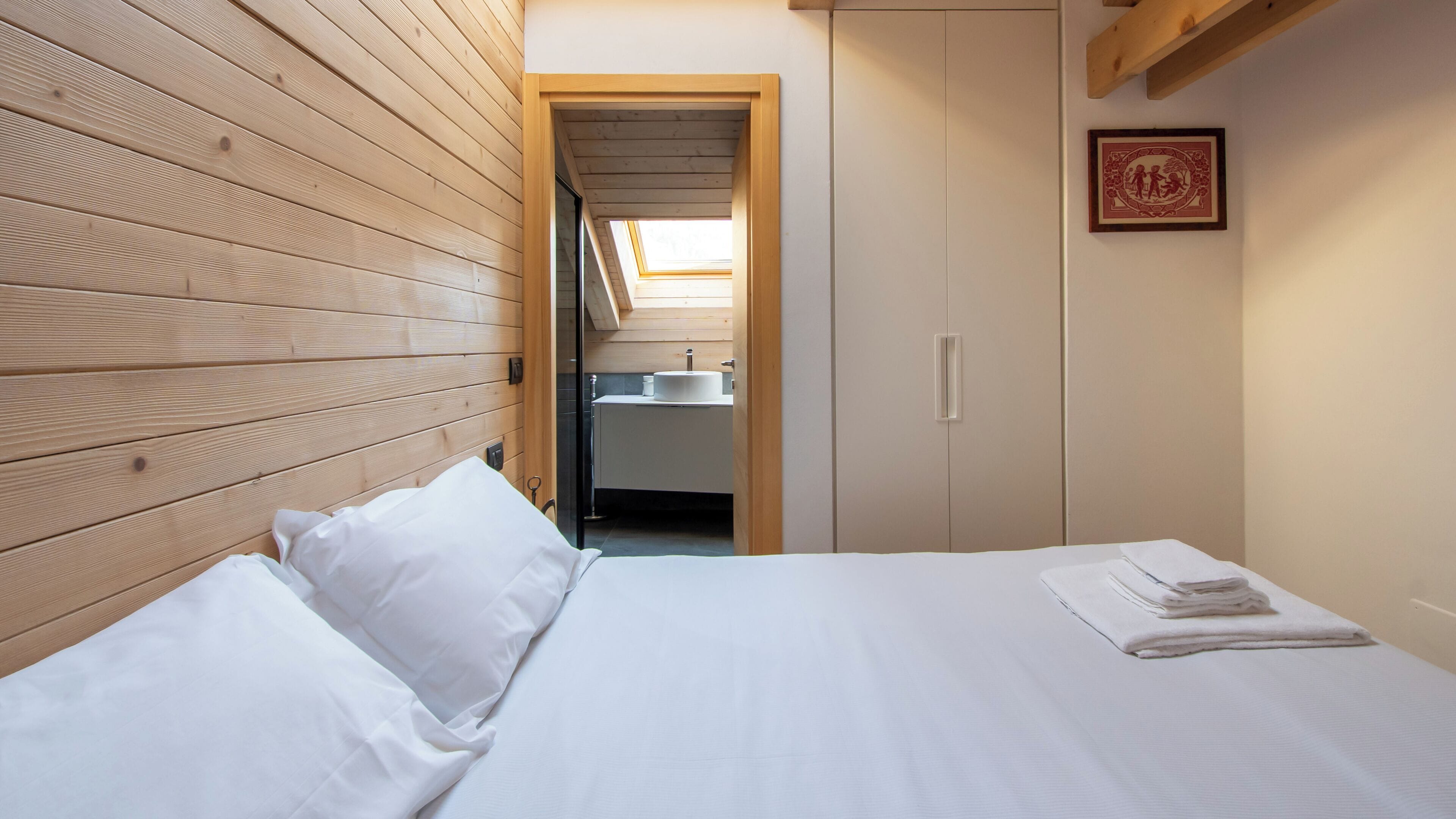 Appartement (3 Bedrooms) | 3 slaapkamers, een laptopwerkplek, een strijkplank/strijkijzer