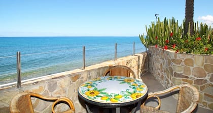 Relais Villa Giovanna -on the sea with garden