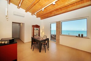 Dining - Relais Villa Giovanna -on the sea with garden (Marina di Caronia)