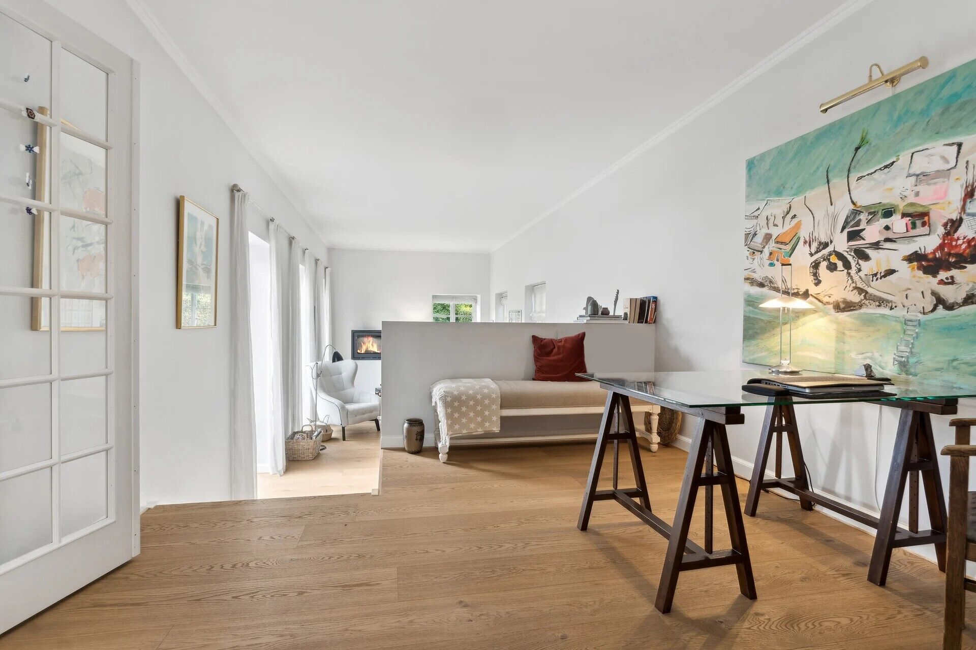 Televisión y chimenea 