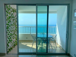 Dining - Apartment in Bocagrande, in front of the sea. (Cartagena de Indias)