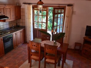 Fridge, microwave, oven, cookware/dishes/utensils