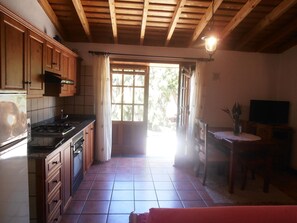 Fridge, microwave, oven, cookware/dishes/utensils - "Ecofinca" mit privatem Pool by Interhome (Tijarafe)