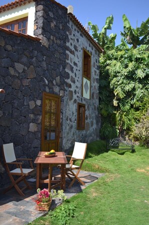 Outdoor dining - "Ecofinca" mit privatem Pool by Interhome (Tijarafe)