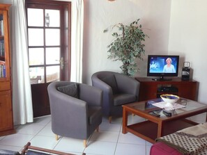 TV, DVD player - Villa mit Pool und herrlichem Meerblick by Interhome (Playa Blanca)