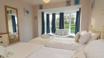 3 Schlafzimmer, individuell dekoriert, individuell eingerichtet