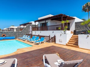 A heated pool - Villa Casa Laura by Interhome (Playa Blanca)