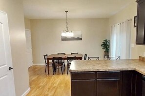 Dining - Luxury Townhouse Near West Point (Highland Falls)