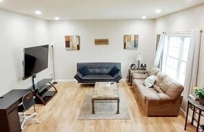 Televisión y chimenea