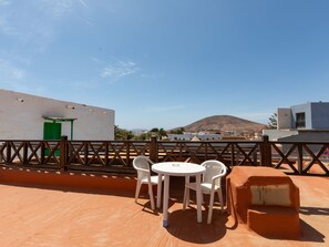 Outdoor dining - "tamasite amanay". by Interhome (Tuineje)