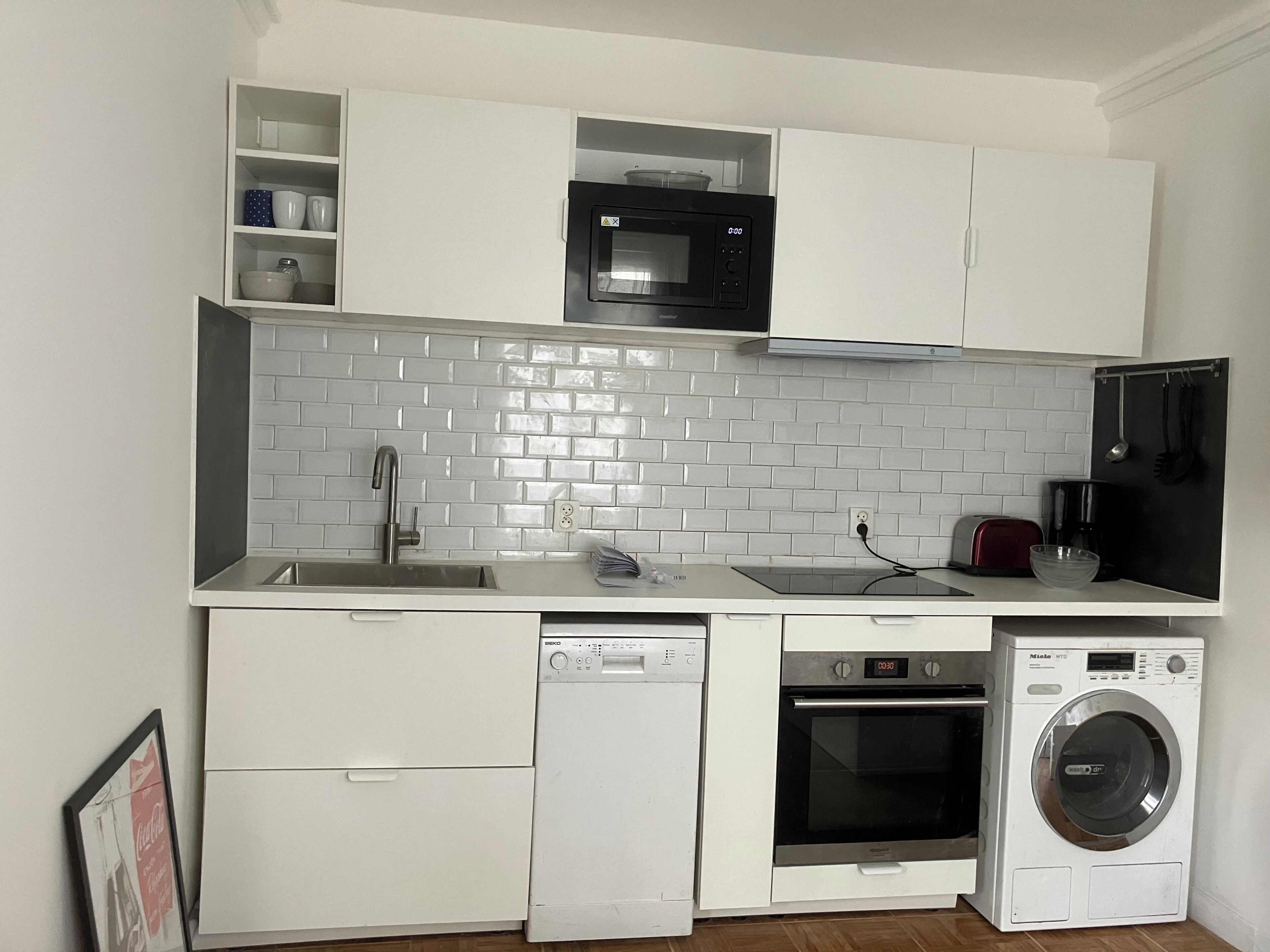 Refrigerador, microondas, horno y parrilla de estufa 