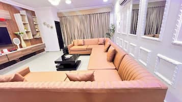 Deluxe Apartment, Balcony, City View | Living area