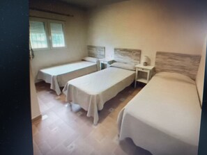 4 bedrooms, WiFi, bed sheets