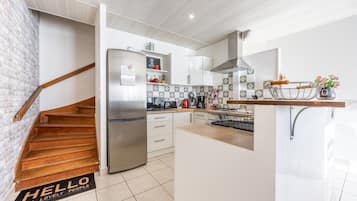 KjĂžleskap, mikrobĂžlgeovn, ovn og kokeplater