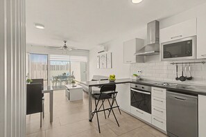 Private kitchen - Vacation Home 'Casa Reina' with Wi-Fi (Playa Blanca)
