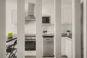 Coffee/tea maker, fridge, microwave, oven - Vacation Home 'Casa Reina' with Wi-Fi (Playa Blanca)