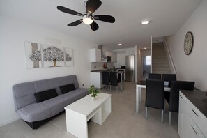TV - Vacation Home 'Casa Reina' with Wi-Fi (Playa Blanca)
